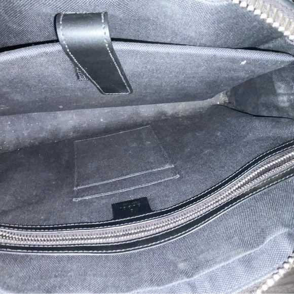 The GG motif enriched with the Web strap and black leather trims. - Picture 8 of 12